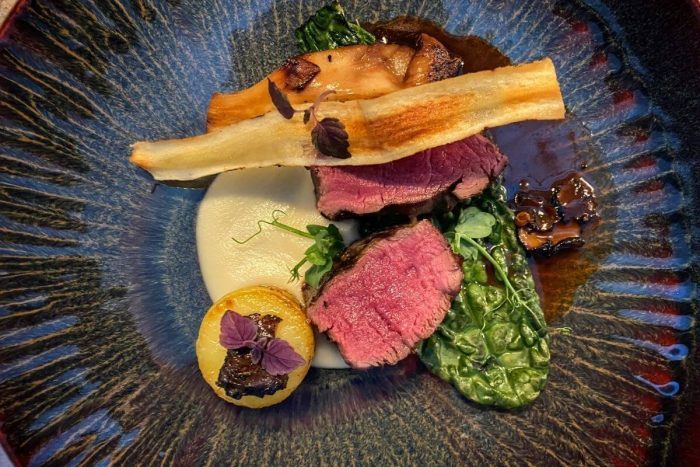 Boterzachte hertenhaas met aardpeer en truffel